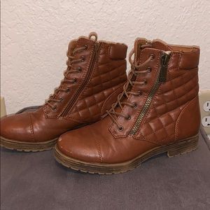 Brown fashion boots